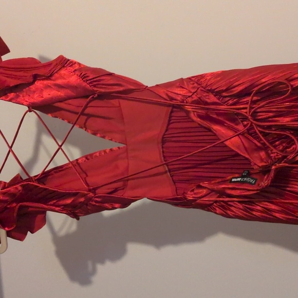 Elegant Red Ruffled Dress - Picture 6 of 8